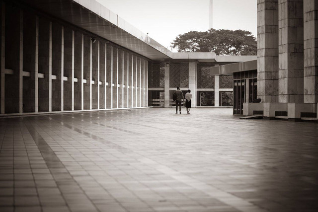 Menemukan Ketenangan di Balik Lensa (Masjid Istiqlal, Jakarta, 2 November 2024/Ilman Heriyawan)