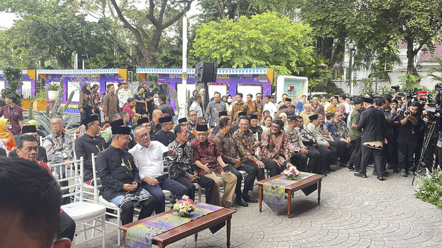 Sejumlah mantan Gubernur dan Wakil Gubernur Jakarta menghadiri rangkaian perayaan Tahun Baru di Balai Kota Jakarta, Jakarta Pusat, Selasa (31/12/2024).  Foto: Fadhil Pramudya/kumparan