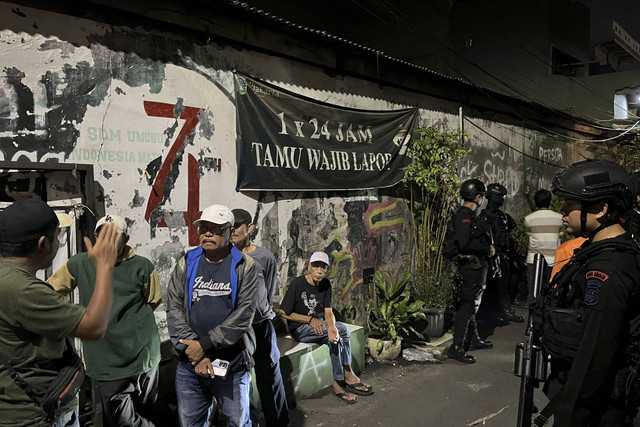 Satuan Brimob Polda Metro Jaya amankan tawuran antarwarga di Cipinang. Foto: Dok. Brimob Polda Metro Jaya