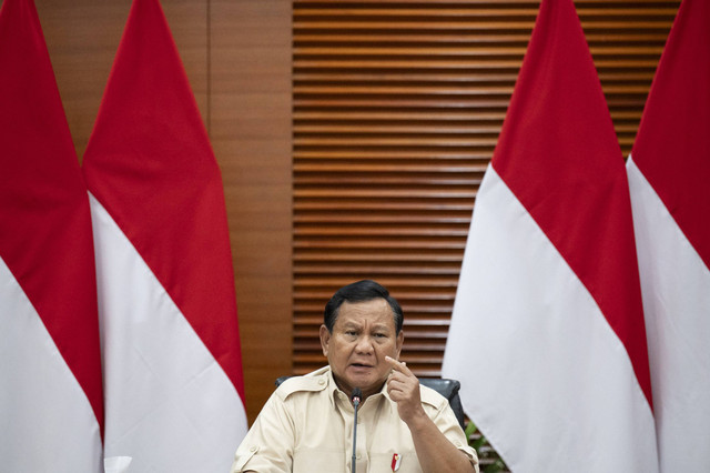 Presiden Prabowo Subianto menyampaikan keterangan pers terkait kenaikan tarif Pajak Pertambahan Nilai (PPN) di Kantor Kementerian Keuangan, Jakarta, Selasa (31/12/2024).  Foto: Aprillio Akbar/ANTARA FOTO