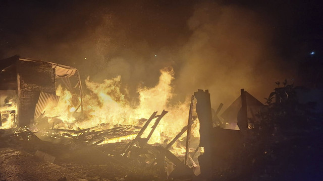 Kebakaran di Cilincing akibat Petasan. Foto: Dok. Damkar Jakarta Utara