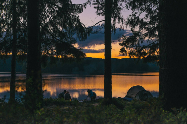 Apakah Pantai Batu Bengkung Bisa untuk Camping. Foto Hanya Ilustrasi, Bukan Tempat Sebenarnya. Sumber Unsplash Andreas Ronningen