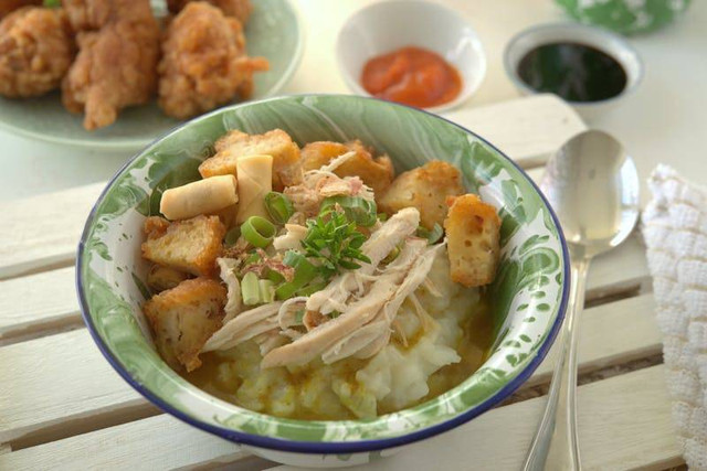 Soto bokoran enak di Semarang. Foto hanya ilustrasi, bukan tempat sebenarnya. Sumber: Pexels/Nonik Yench