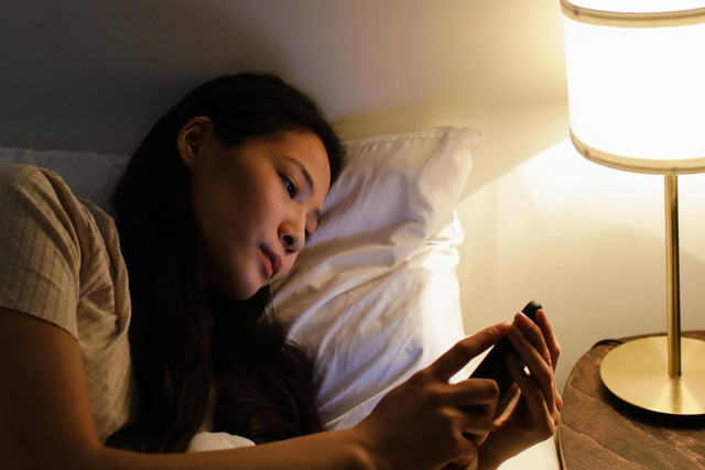 Tidur larut malam (sumber:https://www.pexels.com/id-id)