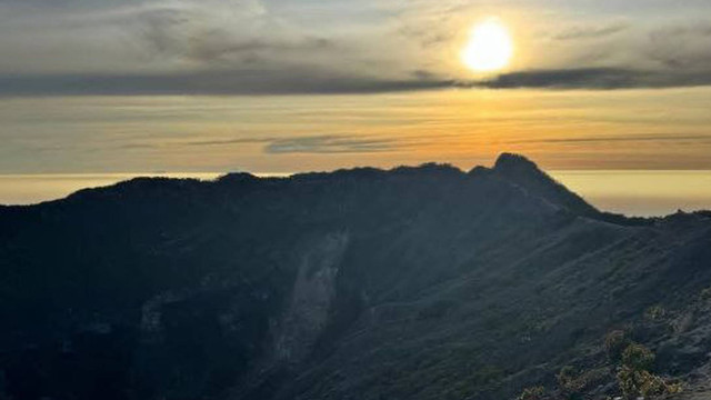 Pemandangan Sunrise di Puncak Gunung Ciremai, Foto Istimewa