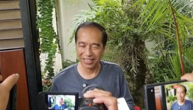 Jokowi di rumahnya di Solo, Selasa (31/12/2024). (Foto: Dok. kumparan)