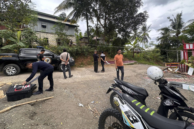 Olah TKP kasus penembakan seorang pengacara di Desa Patuku Limpoe, Kecamatan Lappariaja, Kabupaten Bone, Sulawesi Selatan. Foto: Dok. Istimewa