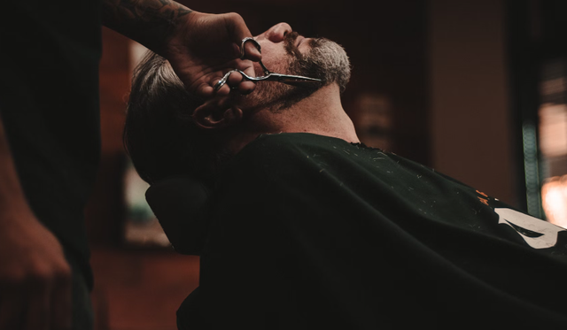 barbershop di grand indonesia. Foto Hanya Ilustrasi Bukan Tempat Sebenarnya. Sumber Foto: Unsplash/Allef Vinicius