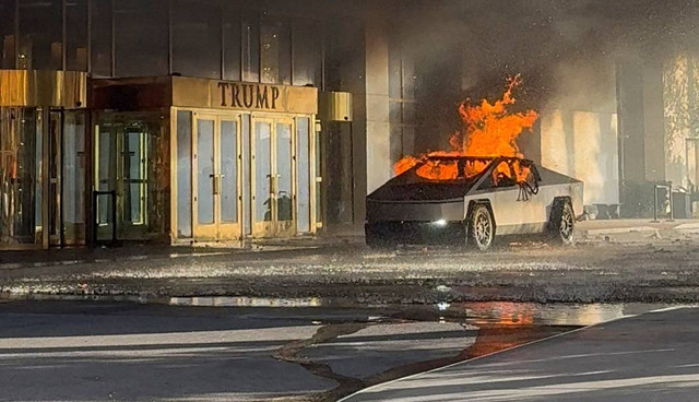 Tesla Cybertruck meledak di luar Trump International Hotel Las Vegas, di Las Vegas, Nevada, AS, 1 Januari 2025. Foto: Alcides Antunes/melalui REUTERS