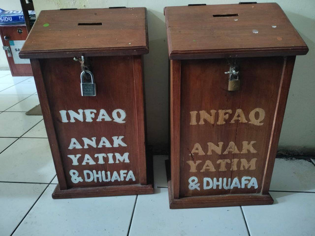 Kondisi 2 kotak infaq yang dibobol oleh pria asal Gedongtengen, Kota Jogja pada Kamis (26/12/2024). Foto: Polres Bantul