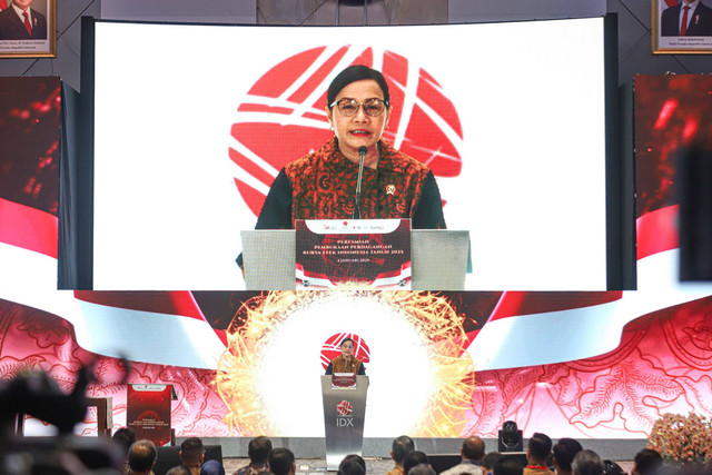 Sri Mulyani membuka perdagangan BEI Tahun 2025 di Bursa Efek Indonesia, Jakarta, Kamis (2/1/2025). Foto: Iqbal Firdaus/kumparan