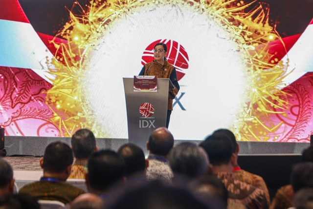 Sri Mulyani membuka perdagangan BEI Tahun 2025 di Bursa Efek Indonesia, Jakarta, Kamis (2/1/2025). Foto: Iqbal Firdaus/kumparan