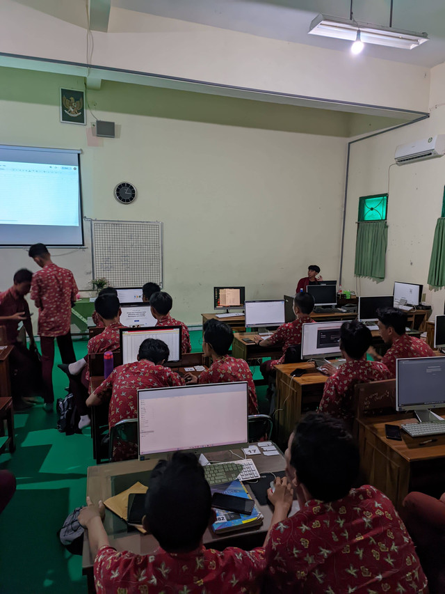 Sesi Pelatihan Pembuatan Visualisasi Dashboard SMAN 5 Purwokerto