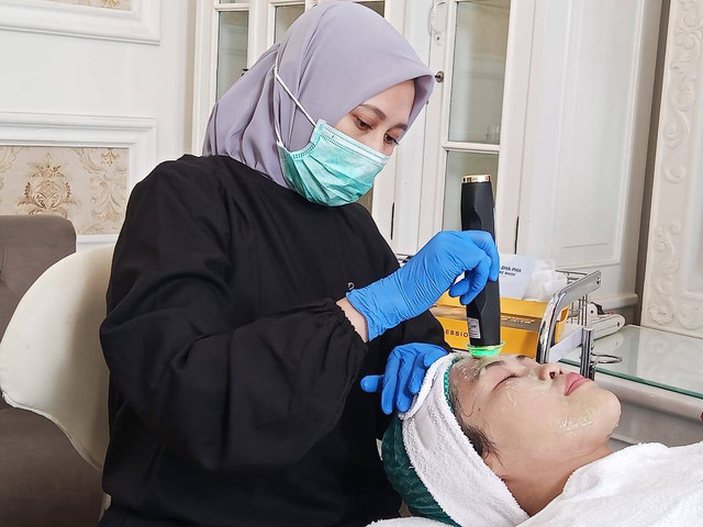 Treatment capsugen bubble untuk kulit wajah glowing. Foto: Masruroh/Basra