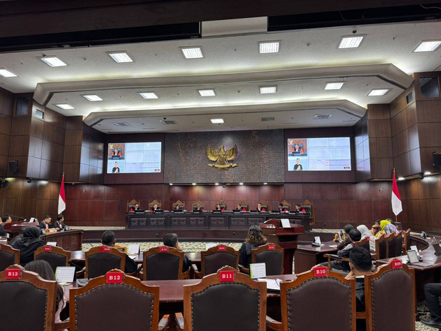 Suasana sidang dengan agenda pembacaan putusan oleh Mahkamah Konstitusi (MK) di Ruang Sidang MK, Jakarta, Kamis (2/1/2025). Foto: Luthfi Humam/kumparan