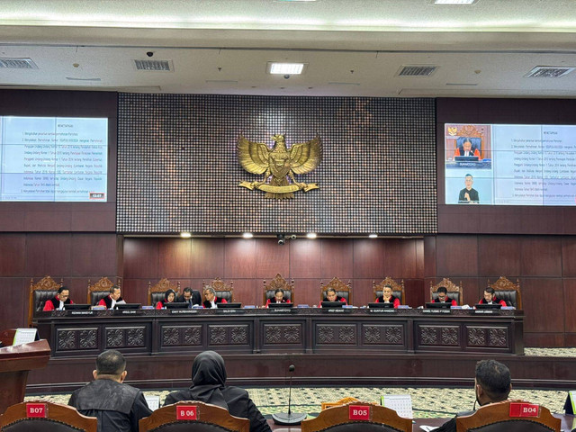 Suasana sidang dengan agenda pembacaan putusan oleh Mahkamah Konstitusi (MK) di Ruang Sidang MK, Jakarta, Kamis (2/1/2025). Foto: Luthfi Humam/kumparan