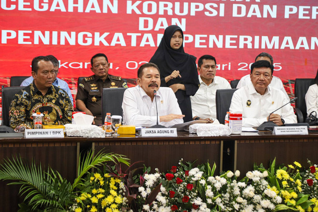 Konferensi Pers Jaksa Agung Burhanuddin bersama Menteri Koordinator Bidang Politik dan Keamanan Republik Indonesia (Menkopolkam RI) Budi Gunawan tentang capaian kinerja desk koordinasi pencegahan korupsi dan perbaikan tata kelola dan desk koordinasi. Foto: Iqbal Firdaus/kumparan