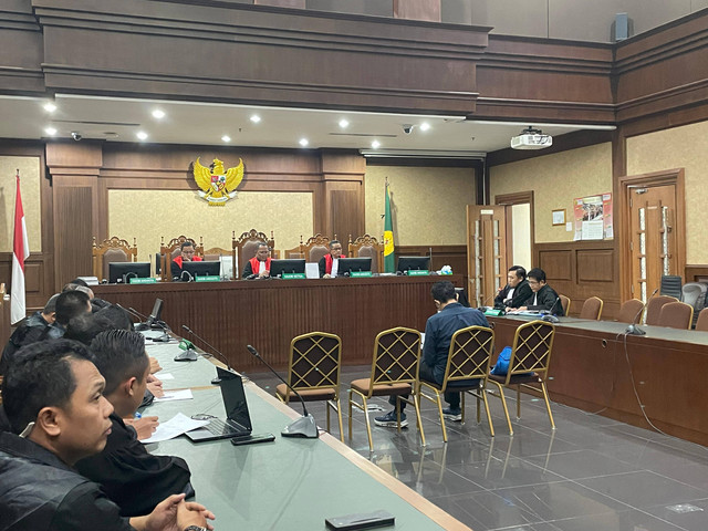 Sidang pembacaan eksepsi atau nota keberatan Hakim PN Surabaya, Heru Hanindyo, terkait kasus vonis bebas Ronald Tannur, di Pengadilan Tipikor Jakarta, Kamis (2/1/2025). Foto: Fadhil Pramudya/kumparan