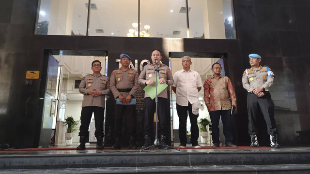 Karopenmas Polri Brigjen Pol Trunoyudo Wisnu Andiko menyampaikan hasil sidang etik AKBP Malvino di TNCC Mabes Polri, Kebayoran Baru, Jaksel, Kamis (2/1/2024). Foto: Thomas Bosco/kumparan