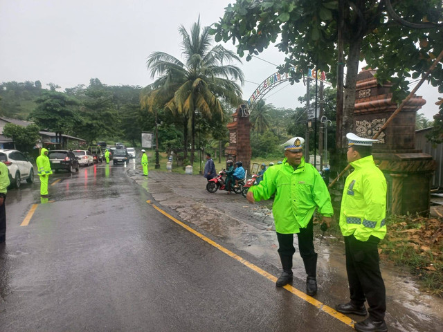 Polres Tulungagung Berlakukan Oneway JLS Saat Arus Balik Liburan Tahun Baru