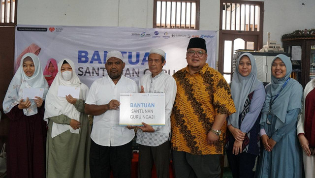 Rumah Zakat Kolaborasi dengan BUMD DKI Jakarta Penyerahan Bantuan Santunan Guru Ngaji.