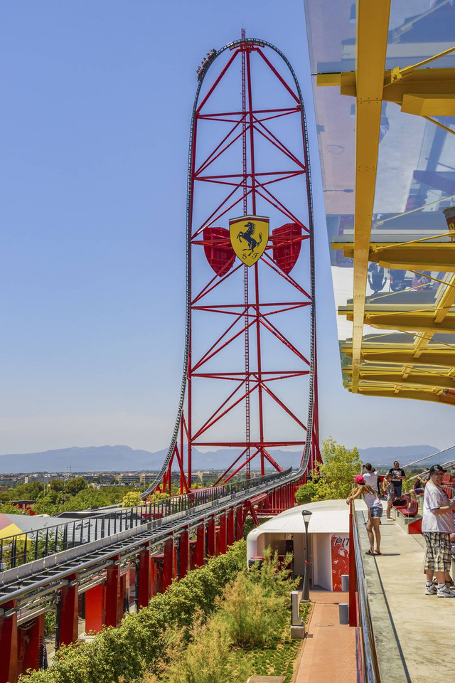 Red Force, roller coaster tercepat di Eropa yang ada di Spanyol. Foto: Pit Stock/Shutterstock