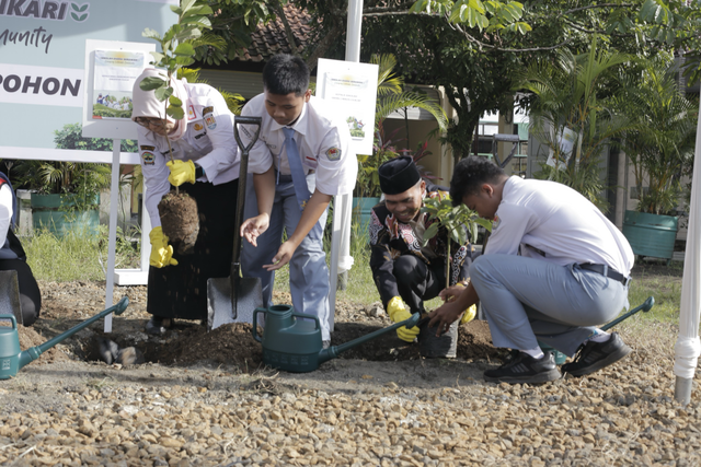 Pertamina dalam mendorong edukasi energi bersih di kalangan siswa SMAN 1 Maos, Kabupaten Cilacap lewat program Sekolah Energi Berdikari (SEB). Foto: Dok. Pertamina