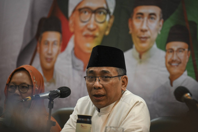 Ketua Umum Pengurus Besar Nahdlatul Ulama (PBNU) Yahya Cholil Staquf memberikan pemaparan dalam acara Ngopi Bareng Gus Yahya dengan Sahabat Media di Gedung PBNU, Jakarta, Jumat (3/1/2025). Foto: Muhammad Ramdan/ANTARA FOTO