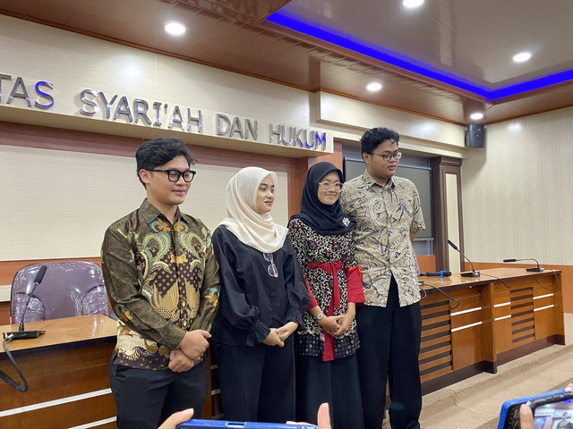 4 mahasiswa UIN Sunan Kalijaga Yogyakarta yang mengajukan gugatan ke MK terkait presidential threshold 20 persen. Foto: Resti Damayanti/Pandangan Jogja