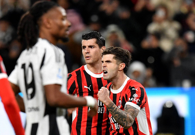 Selebrasi Alvaro Morata & Christian Pulisic saat laga Juventus vs AC Milan dalam semifinal Piala Super Italia 2024 di King Saud University Stadium, Riyadh, Arab Saudi, pada Sabtu (4/1) dini hari WIB. Foto: REUTERS/Jennifer Lorenzini