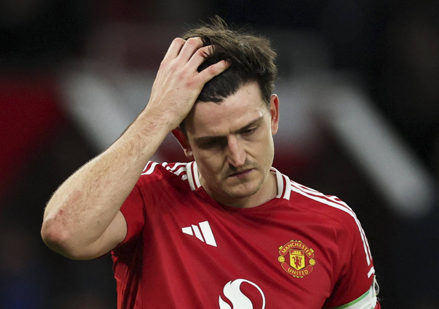 Pemain Manchester United Harry Maguire bereaksi usai gagal meraih kemenangan melawan Newcastle United di Old Trafford, Manchester, Inggris, Senin (30/12/2024). Foto: Phil Noble/Reuters