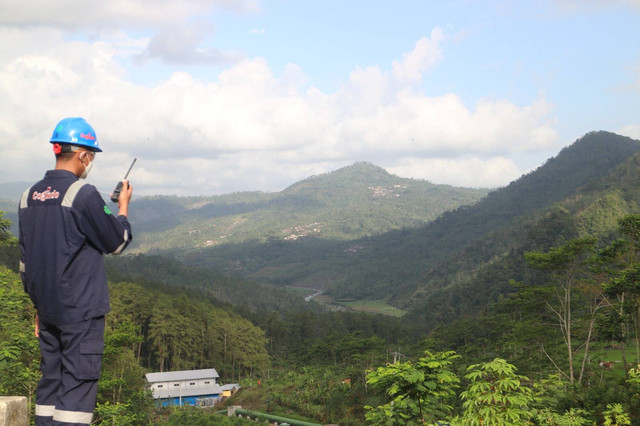 Pembangkit Listrik Tenaga Minihidro (PLTM) Gunung Wugul menjadi Pembangkit Listrik Tenaga Air pertama di Indonesia yang resmi melantai di Bursa Karbon Indonesia (IDX Carbon) dengan jumlah SPE terverifikasi sebesar 12.932 CO2e yang dapat diperdagangkan. Foto: PLN IP