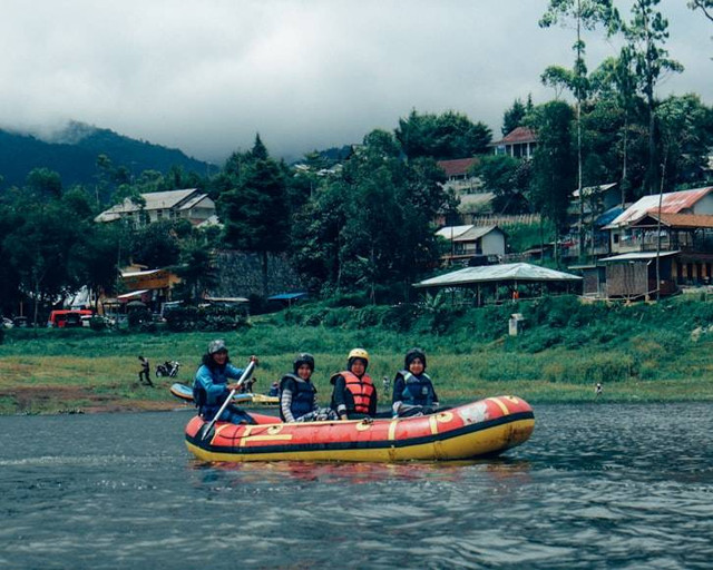 Situ Cileunca Pangalengan. Foto adalah Situ Cileunca. Sumber: Unsplash/Irwanda Ade