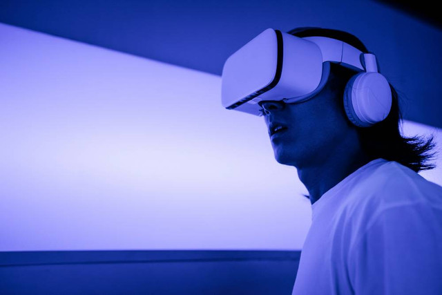 Teknologi Virtual Reality. Foto: Freepik