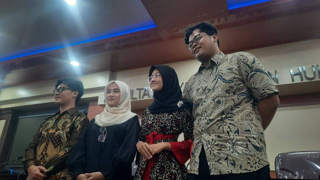 4 mahasiswa UIN Jogja yang ajukan gugatan ke MK tentang Presidential Threshold. Foto: Hadid H