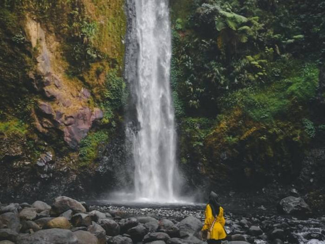 Curug Cijalu Subang. Foto hanyalah ilustrasi bukan tempat sebenarnya. Sumber: Unsplash/Saiful Ali Al Anwar