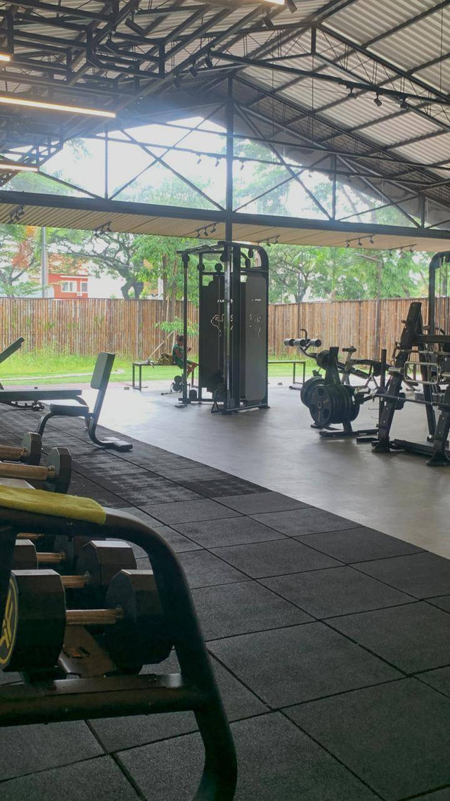 Gym Komersial (sumber: Dokumen Pribadi)