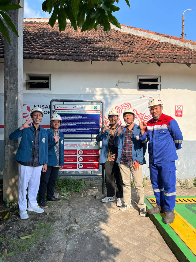 Plakat rambu pada Dipo Lokomotif Sidotopo
