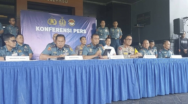 Konferensi pers kasus penembakan bos rental di rest area tol Tangerang-Merak di Pangkoarmada RI, Gunung Sahari, Jakarta Pusat, Senin (6/1/2025). Foto: Thomas Bosco/kumparan