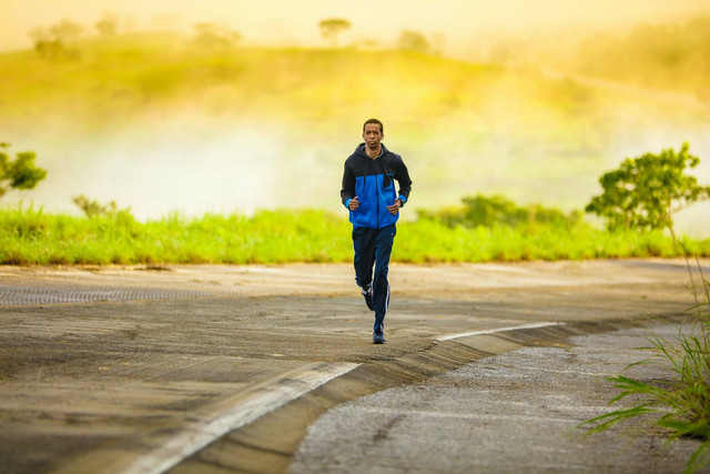 Ilustrasi 10 Perlengkapan Jogging yang Wajib Dibawa saat Olahraga, Unsplash/Tikkho Maciel