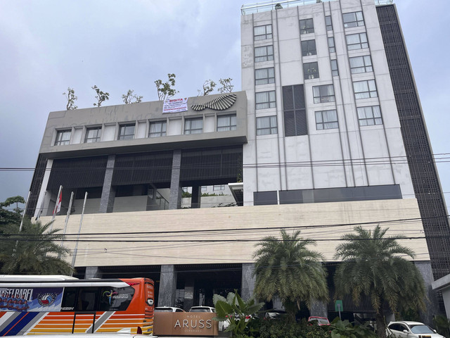 Gedung Hotel Aruss yang disita oleh Bareskrim Polri, Semarang, Senin (6/1/2025). Foto: Intan Alliva Khansa/kumparan