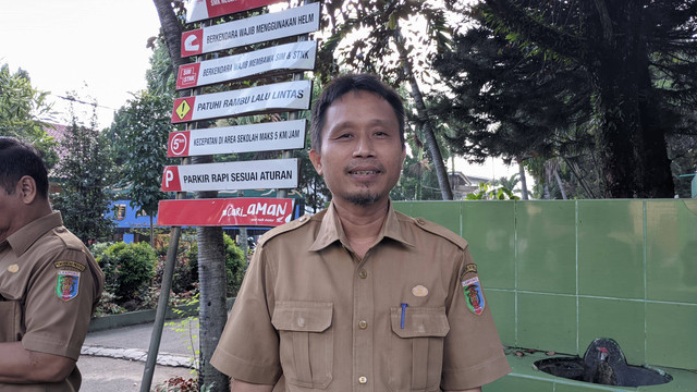 Muhammad Iwan selaku Wakakesiswaan SMK Negeri 2 Bandar Lampung. | Foto: Puput Octaviani/Lampung Geh