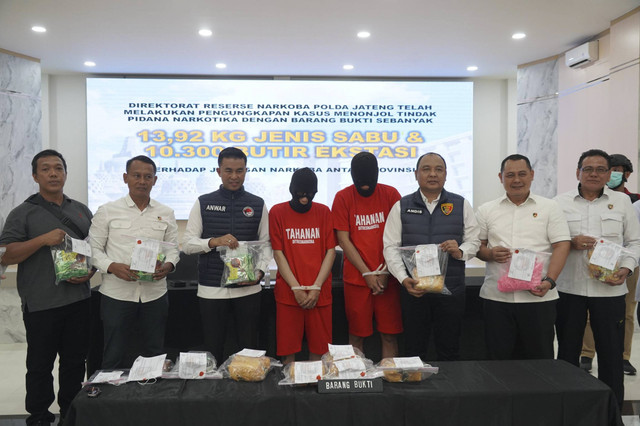 Polda Jateng menggagalkan peredaran 13,9 kilogram narkoba jenis sabu di Pelabuhan Tanjung Emas Semarang. Foto: Dok. Polda Jateng