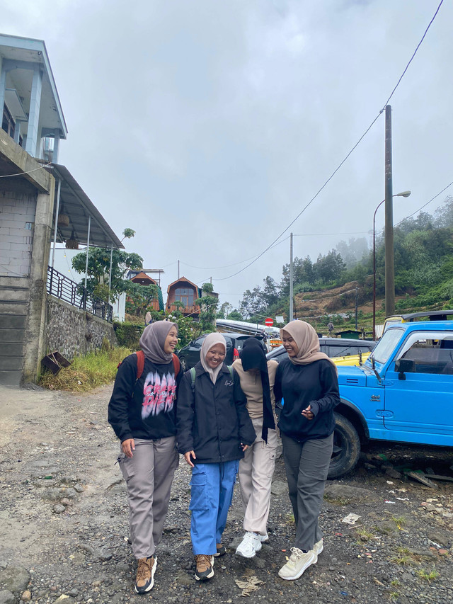 Bersua Foto Sebelum Melakukan Pendakian (Dokumentasi Pribadi)