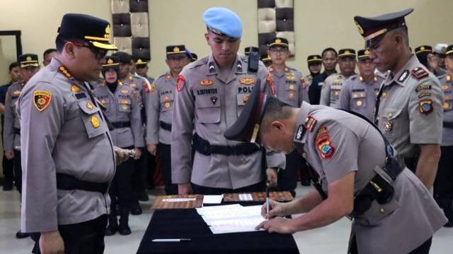 Serah terima jabatan di lingkungan Polresta Manado. (foto: istimewa)