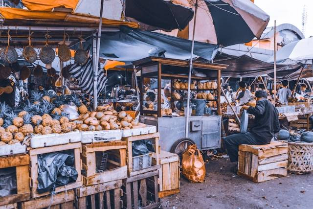 Kuliner Pasar Triwindu. Foto Hanya Ilustrasi, Bukan Sebenarnya. Sumber Foto: Unsplash.com/Arya Ferrari