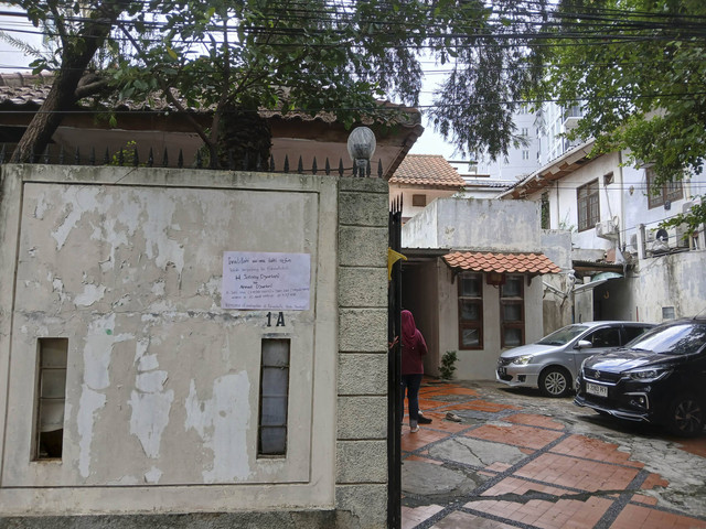 Jenazah ayah Baim Wong, Johnny Djaelani bin Ahmad Djaelani atau dikenal dengan Johnny Wong, disemayamkan di rumah duka di kawasan Menteng, Jakarta Pusat, Selasa (7/1/2025). Foto: Vincentius Mario/kumparan