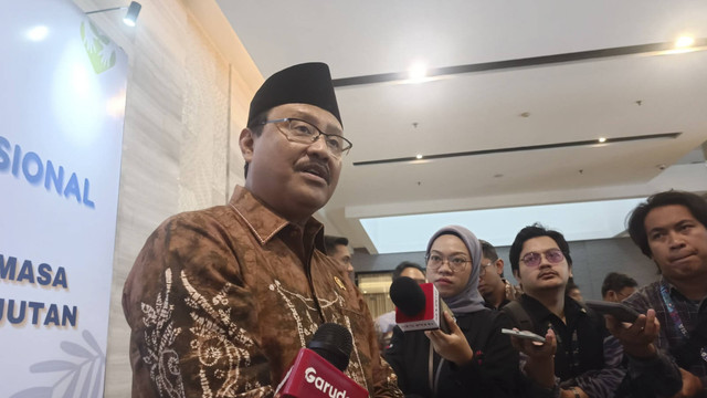 Mensos Saifullah Yusuf saat dijumpai usai acara Hari Disabilitas Internasional dari Partai Gerindra di Hotel Bidakara, Pancoran, Jakarta Selatan, Selasa (7/1/2025). Foto: Thomas Bosco/kumparan