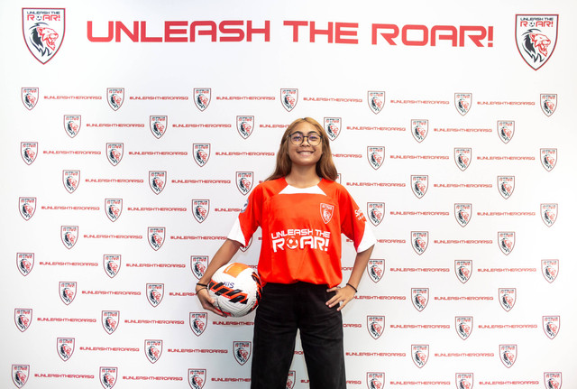 Nur Ain Salleh, pesepak bola wanita Singapura yang dapat beasiswa main di Madrid CFF (Spanyol). Foto: Unlash the Roar!