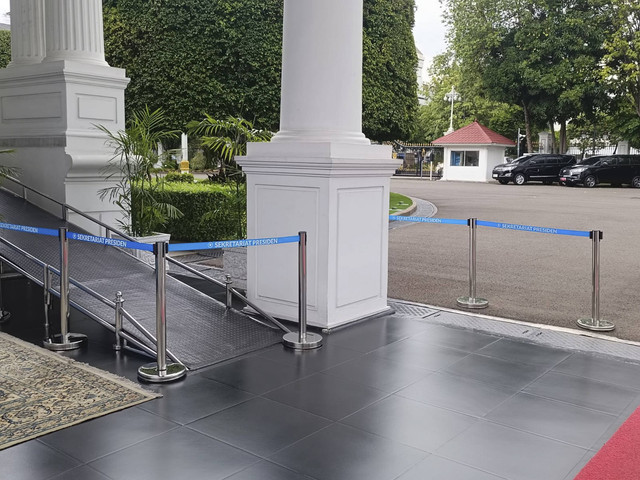 Garis pembatas wartawan di Istana Negara, Jakarta Pusat, Selasa (7/1/2025). Foto: Zamachsyari/kumparan